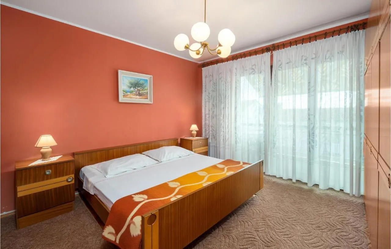 Lovely Apartment In Jadranovo With Kitchen 0*,